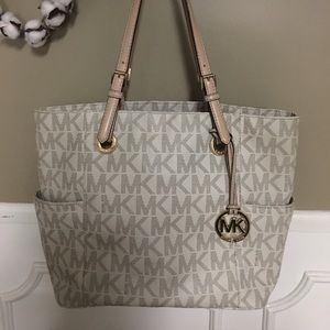 Michael Kors Jet Set Tote
